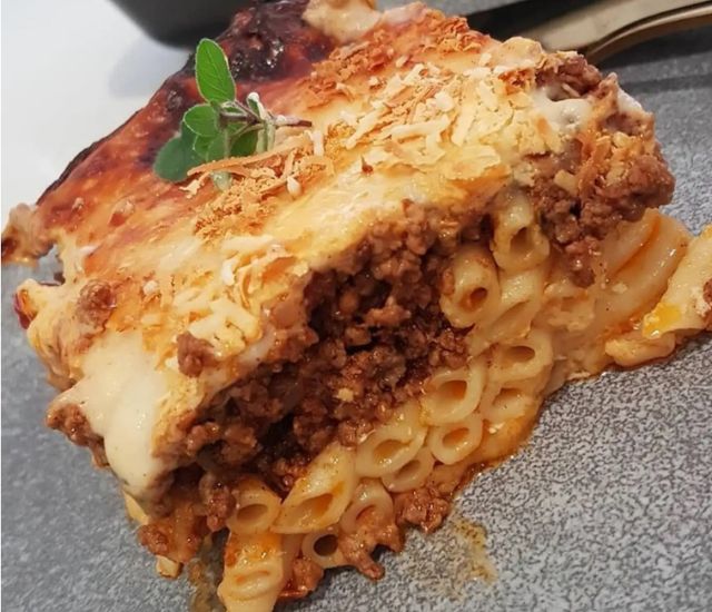 Pastitsio là món ăn mà du khách không nên bỏ lỡ khi đặt chân tới Hy Lạp