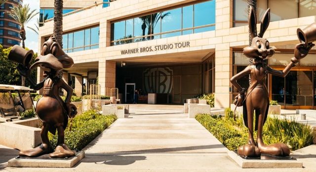 Phim trường Warner Bros.Hollywood hãng sản xuất phim hàng đầu thế giới tại Los Angeles