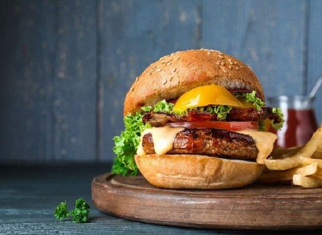 Hambuger Đức hay Mĩ, cái nào có trước?