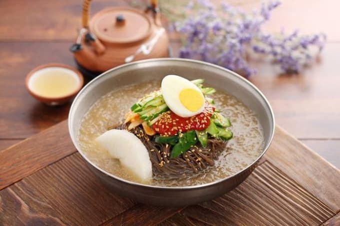 Naengmyeon, món mì lạnh trứ danh của Hàn Quốc