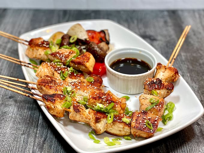 Yakitori là món nướng làm từ thịt gà